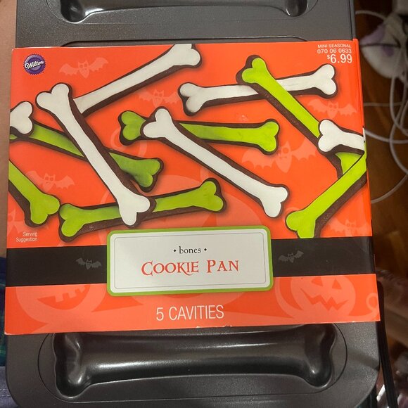 Wilton Bone Cookie Pan new - Picture 1 of 1